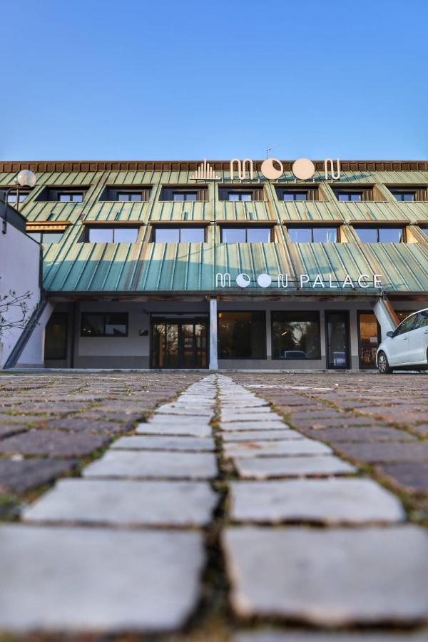 Moon Palace Hotel Arese Exterior photo